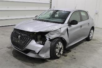 damaged passenger cars Peugeot 208  2023/8