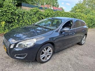 Vaurioauto  passenger cars Volvo V-60 V60 T3 trekhaak 2013geen schade fijne auto vakantieklaar 2013/1