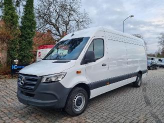 Damaged car Mercedes Sprinter Pro 317 CDI Aut Maxi Led Mbux Navi Stoelverw 2024/5