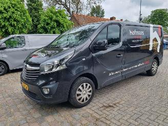 Vaurioauto  passenger cars Opel Vivaro L2 1.6 CDTI 95 Airco 2017/6