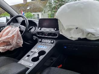 Hyundai Kona EV 64kWh Premium Sky picture 11