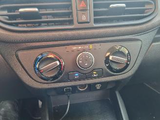Hyundai I-10 1.0 Aut. Comfort Navi Airco Camera picture 17