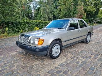 Schadeauto Mercedes E-klasse 250d Aut. W124 Schuifdak 1989/6