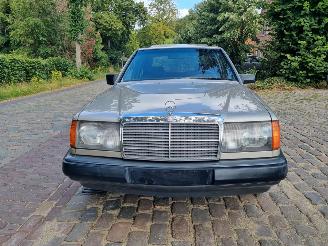 Mercedes E-klasse 250d Aut. W124 Schuifdak picture 8