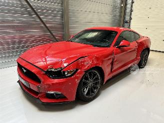 damaged passenger cars Ford Mustang 2.3 ECOBOOST / NAVI / LEDER / CAMERA / LED 2017/12