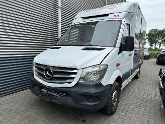 damaged commercial vehicles Mercedes Sprinter 314CDI RIJDBARE SCHADE / KOELWAGEN BAKWAGEN / CAMERA 2018/12