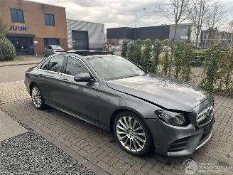Mercedes E-klasse 200 AMG PANO/LED/19INCH picture 2
