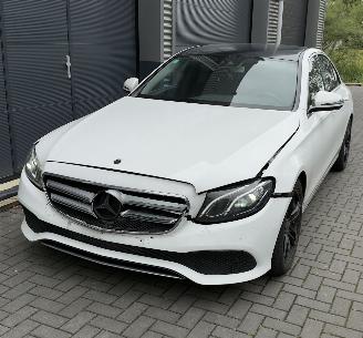 Mercedes E-klasse LED / CAMERA / NAVIGATIE / AMG VELGEN VOLLEDIG RIJDBAAR picture 3