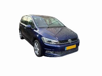 damaged passenger cars Volkswagen Touran 1.4 TSI MFS/PDC/CLIMA SCHADEVRIJ! 2016/8