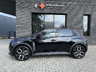 Unfallwagen Renault 5 EV Comfort Range 52kWh 150PK Aut. Techno 2025/10
