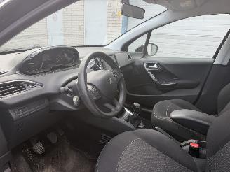 Peugeot 208 1.2 PureTech Blue Lion 1e Eigenaar 53.000 KM NAP Navi! PDC! picture 10