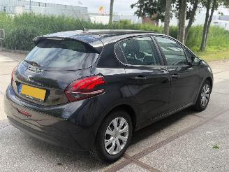 Peugeot 208 1.2 PureTech Blue Lion 1e Eigenaar 53.000 KM NAP Navi! PDC! picture 3