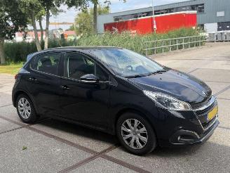 Peugeot 208 1.2 PureTech Blue Lion 1e Eigenaar 53.000 KM NAP Navi! PDC! picture 2