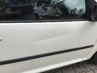 Peugeot 107 1.0 -12V SUBLIME zeer lichte schade weinig km met airco picture 5
