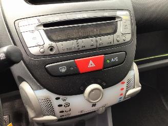 Peugeot 107 1.0 -12V SUBLIME zeer lichte schade weinig km met airco picture 9