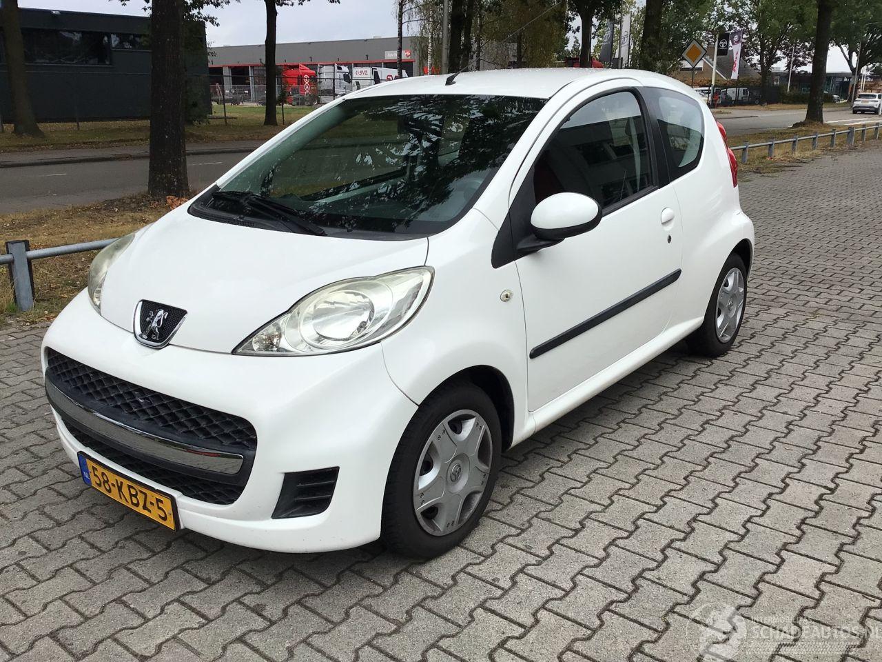 Peugeot 107 1.0 -12V SUBLIME zeer lichte schade weinig km met airco
