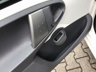 Peugeot 107 1.0 -12V SUBLIME zeer lichte schade weinig km met airco picture 8