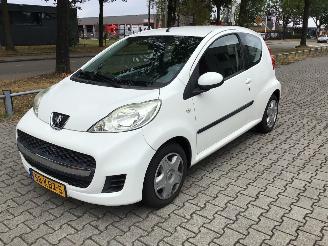 skadebil auto Peugeot 107 1.0 -12V SUBLIME zeer lichte schade weinig km met airco 2009/10