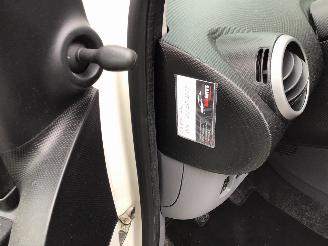 Peugeot 107 1.0 -12V SUBLIME zeer lichte schade weinig km met airco picture 12