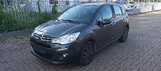 Avarii autoturisme Citroën C3 1.2 Benzine 82pk Airconditioning CruiseControl Leren-Stuurwiel Mistlampen Led-Dagrijverlichting 4x elektrische ruiten Radio Multikleuren display MirrorLink Apple CarPlay mistlampen Parkeersensoren 2016/6