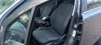 Citroën C3 1.2 Benzine 82pk Airconditioning CruiseControl Leren-Stuurwiel Mistlampen Led-Dagrijverlichting 4x elektrische ruiten Radio Multikleuren display MirrorLink Apple CarPlay mistlampen Parkeersensoren picture 13