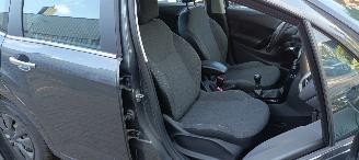 Citroën C3 1.2 Benzine 82pk Airconditioning CruiseControl Leren-Stuurwiel Mistlampen Led-Dagrijverlichting 4x elektrische ruiten Radio Multikleuren display MirrorLink Apple CarPlay mistlampen Parkeersensoren picture 18