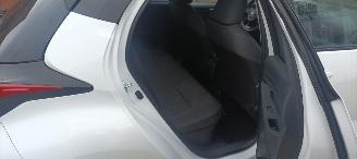 Toyota Yaris Bj:11-2024 Facelift hybrid Digitaal Cockpit full-Led Climatecontrol CruiseControl Stoelverwarming Lichtautomaat Privacyglas Apple CarPlay MirrorLink Achteruitrijcamera Bi-Color pearl metallic picture 19