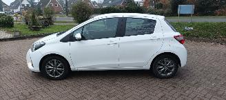 Toyota Yaris Bj:10-2017 Facelift 1.5-Benzine 111pk Touchscreen met Camera Lichtautomaat Drivelane assistent Leren multi stuurwiel Stoelverwarming picture 8