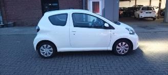 Toyota Aygo Bj:09-2013 1.0-VVT-i Navi Airco Led Elektrische ramen Orginele Toyota inklapbare TomTom navigatie Centrale vergrendeling met afstandsbediening picture 6