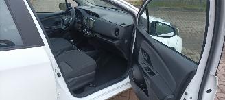 Toyota Yaris 1.5-Benzine 112pk 6-versn Airconditioning stoelverwarming Multicolor Touchscreen Display Achteruitrijcamera picture 20