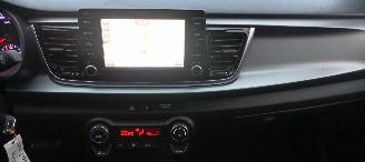 Kia Rio 1.4-DOHC Automatik Navi Climatecontrol Stoelverwarming Lichtautomaat Regensensor Led-Koplampen 4xelek ramen Elektrische-spiegels met verwarming Privacyglas Achteruitrijcamera Mistlampen 16-inch Kia velgen picture 23