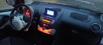Toyota Aygo 1.0-VVTi Airconditioning Navigatie Led-Dagrijverlichting Elektrische ramen Centrale vergrendeling met afstandsbediening Radio-Cd picture 15