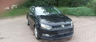 Damaged car Volkswagen Polo 1.4-TDi Climatecontrol Distance-frontradar Stoelverwarming Leren Stuurwiel Radio met usb Elektrische ramen Elektrische-spiegels met verwarming Centrale vergrendeling met afstandsbediening Start-Stop systeem Euro-6norm 2016/2