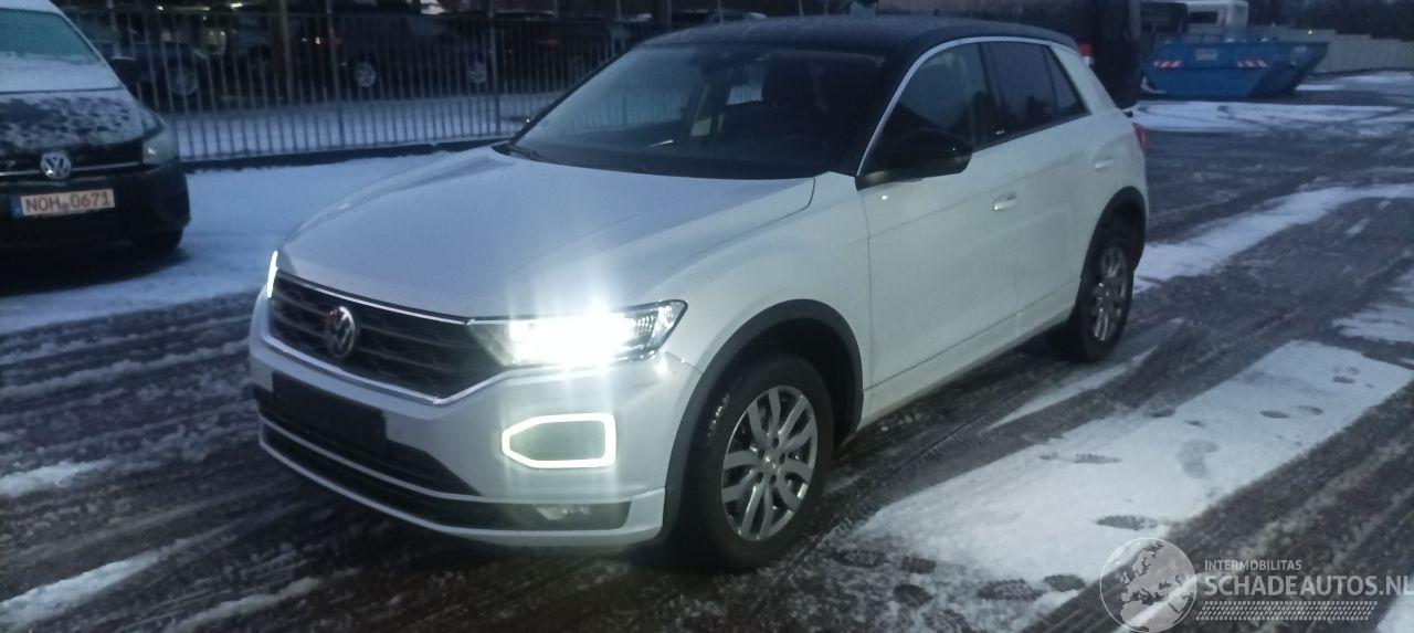 Volkswagen T-Roc 1.5-TSI 150pk R-Line Design Navi Full-Led koplampen Led achterlichten Climatecontrol CruiseControl Stoelverwarming Lichtautomaat Privacyglas
