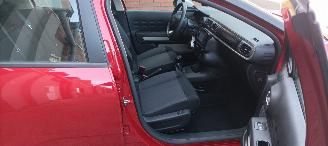 Citroën C3 You! 1.2-Benzine 83pk Airco Stoelverwarming Lichtautomaat Drivelane assistent Led koplampen led Dagrijverlichting Dab audio systeem Bi-Color pearl metallic Lak picture 18
