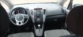 Kia Venga 1.6 Automaat Keyless-entry Climatecontrol Stoelverwarming stuurwiel met radio bediening 4xElektrische ramen Elektrische inklapbare buitenspiegels met verwarming Privacy glas Parkeersensoren achter trekhaak 16-inch velgen Mistlampen armsteun voor Links en picture 19