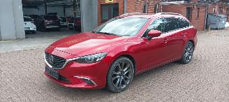 Vaurioauto  passenger cars Mazda 6 2.2-diesel 175pk 4x4 Automaat Full-Led Full-Leder Memory Navi Head-up Blindspot systeem Bose-sound Climatecontrol CruiseControl radar Stoelverwarming Lichtautomaat Privacyglas keyless Entry trekhaak Parkeersensoren 19-inch mazda velgen 2015/2