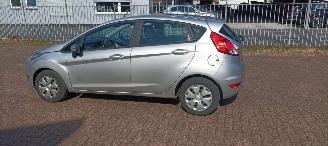 Ford Fiesta 1.5-Diesel Airconditioning Stoelverwarming leren stuurwiel Led verlichting Parkeersensoren voor en achter Elektrische inklapbare buitenspiegels met verwarming Centrale vergrendeling met afstandsbediening Start-Stop picture 3