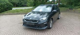 Kia Ceed Premium Edition 1.6 136pk Leder Sportstoelen Memory Navigatie Jbl sound System Climatecontrol CruiseControl 4xStoelverwarming Full-Led koplampen keyless Entry Blindspot systeem automatische inparkeer systeem elektrische achterklep Dab Radio Achteruitrijca picture 9