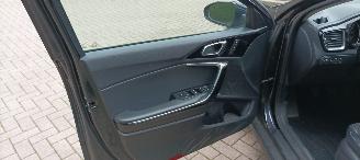 Kia Ceed Premium Edition 1.6 136pk Leder Sportstoelen Memory Navigatie Jbl sound System Climatecontrol CruiseControl 4xStoelverwarming Full-Led koplampen keyless Entry Blindspot systeem automatische inparkeer systeem elektrische achterklep Dab Radio Achteruitrijca picture 18