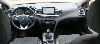 Kia Ceed Premium Edition 1.6 136pk Leder Sportstoelen Memory Navigatie Jbl sound System Climatecontrol CruiseControl 4xStoelverwarming Full-Led koplampen keyless Entry Blindspot systeem automatische inparkeer systeem elektrische achterklep Dab Radio Achteruitrijca picture 22