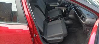 Citroën C3 Bi-Color You Edition 1.2 83pk Airconditioning Full-Led Cruisecontrol Drivelane assistent Stoelverwarming Lichtautomaat Led-dagrijverlichting Dab Radio elektrische buitenspiegels met verwarming Centrale vergrendeling met afstandsbediening Start-Stop systee picture 13