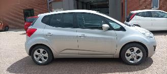 krockskadad bil auto Kia Venga 1.6 Automatik Climatecontrol Keyless-entry Stoelverwarming Leren stuurwiel Armsteun voor Links & Rechts 4xElektrische ramen Elektrische inklapbare buitenspiegels Privacy glas Trekhaak Parkeersensoren achter 16 inch Sportvelgen Mistlampen 2013/8