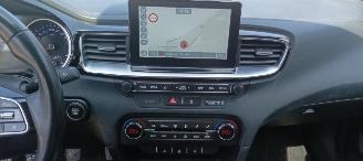 Kia Ceed Bj 9-2018 1.6 Climatecontrol Led-Koplampen Led-Achterlichten Navi Sportstoelen met Memory keyless Entry Blindspot Drivelane parkeer-assistent picture 21