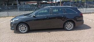 Kia Ceed Bj 9-2018 1.6 Climatecontrol Led-Koplampen Led-Achterlichten Navi Sportstoelen met Memory keyless Entry Blindspot Drivelane parkeer-assistent picture 1