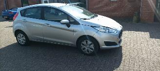 Auto incidentate Ford Fiesta Bj 6-2016 1.5-TDCI euro6 Airconditioning Led verlichting Parkeersensoren Stoelverwarming leren stuurwiel 2016/6