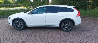 Volvo V-60 Cross Country 5-Cil 2.4 190pk Automatik 4x4 Leder Navi Xenon Led Climatecontrol CruiseControl Stoelverwarming Lichtautomaat Privacyglas Regensensor Trekhaak picture 3