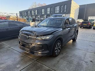 Unfallwagen Volkswagen Tiguan 1.5 eHybrid PHEV Life Edition CAMERA - KEYLESS - NAVI - SFEER 2024/11