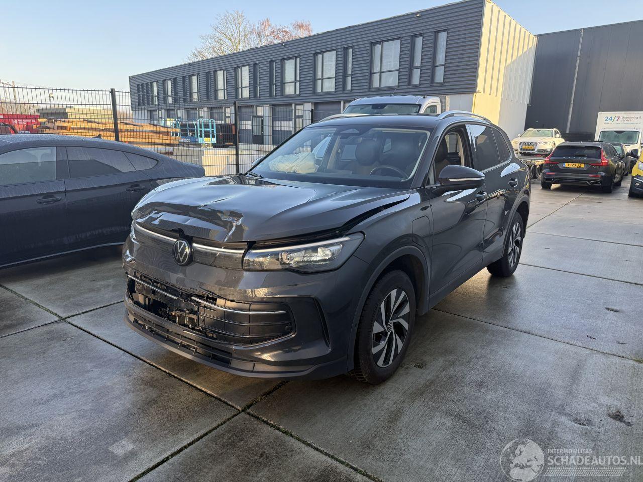 Volkswagen Tiguan 1.5 eHybrid PHEV Life Edition CAMERA - KEYLESS - NAVI - SFEER