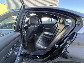 BMW 3-serie 330e High Executive M HUD - SCHUIFDAK - KEYLESS picture 9